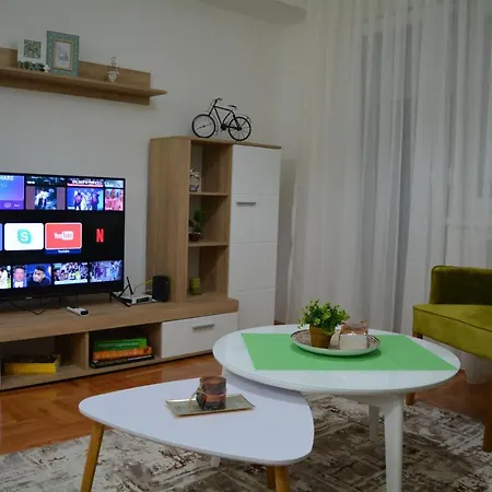 City-park Elena Apartment *